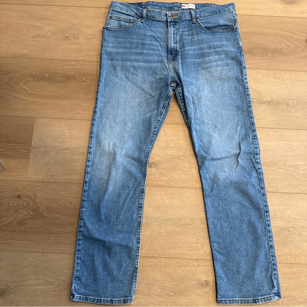 Wrangler Premium Quality Men's Jeans 38x32  Light-Medium Wash Blue Denim Comfort - Picture 8 of 15